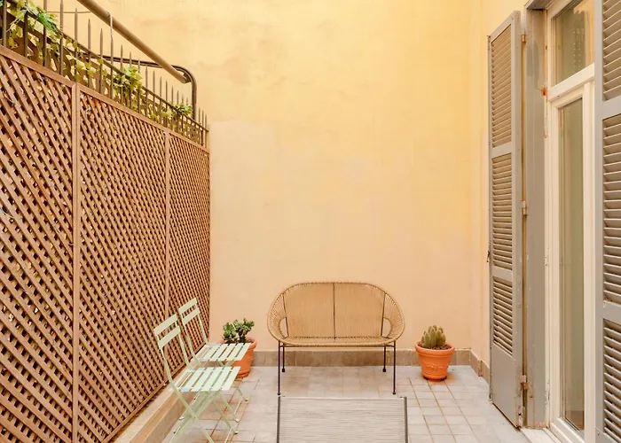 Elegant With Patio At Piazza Navona Rome